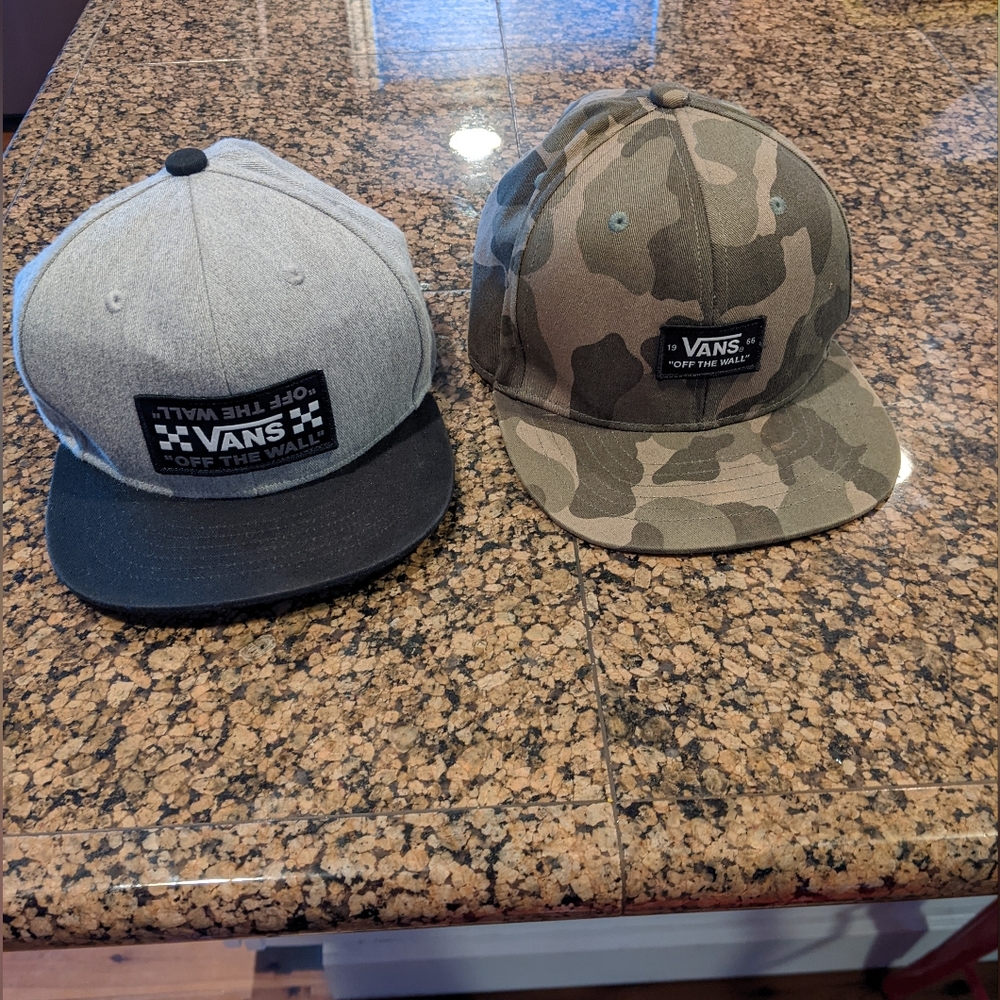 2 kids Vans hats